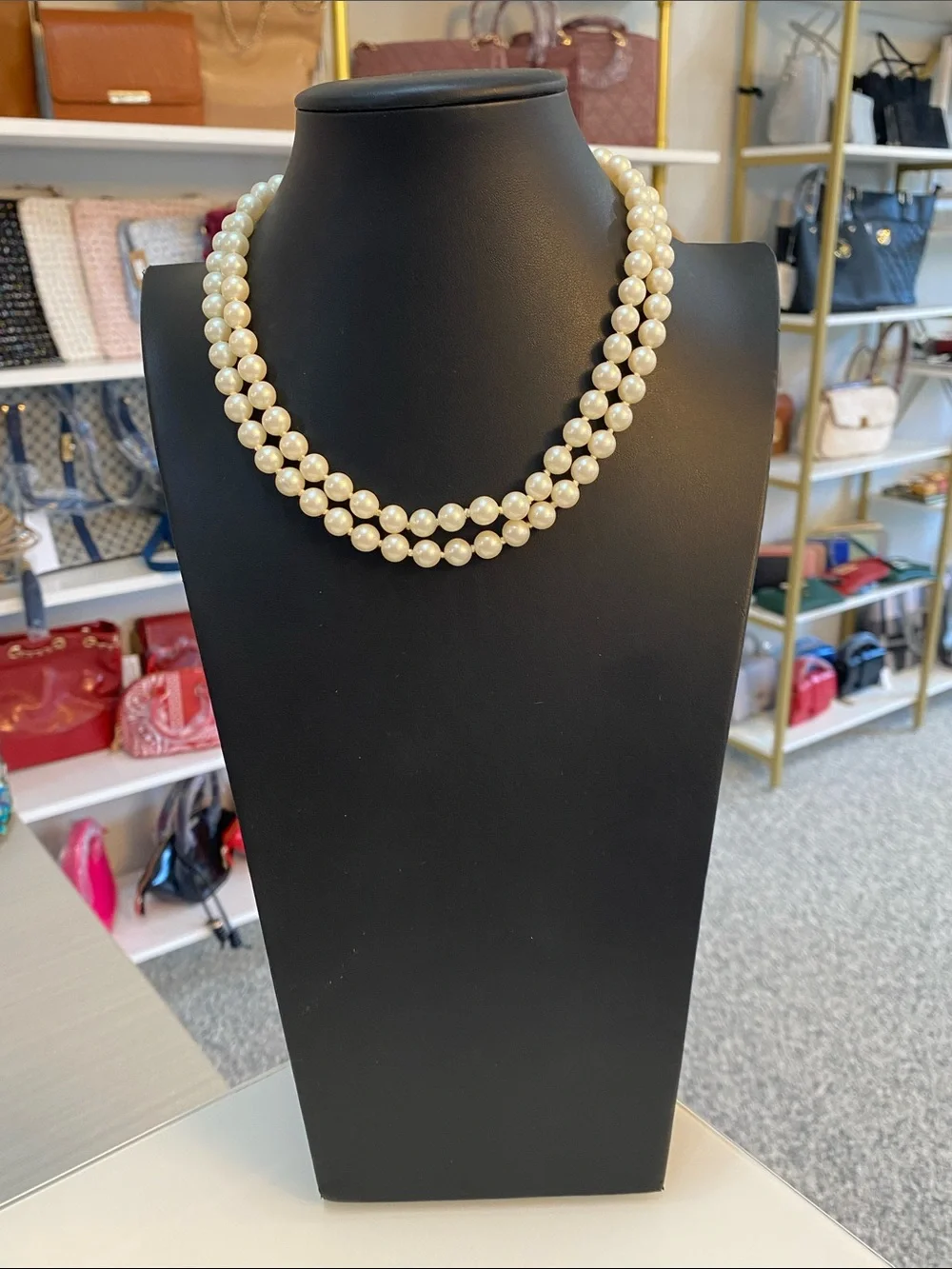 Japan Classic Cream Pearl Three-Strand Necklace with Decorative Clasp